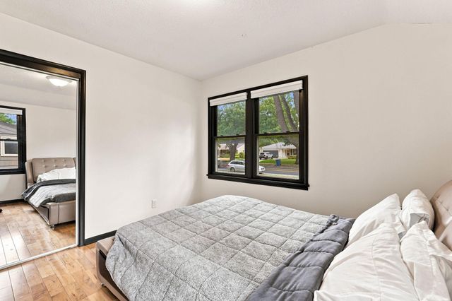 4424 W 70th St, Edina, MN 55435