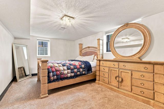 4424 W 70th St, Edina, MN 55435