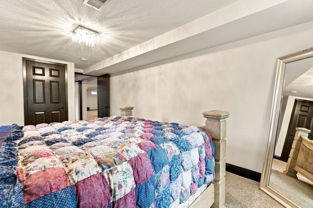 4424 W 70th St, Edina, MN 55435