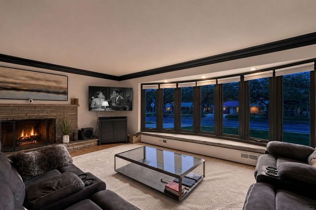 4424 W 70th St, Edina, MN 55435