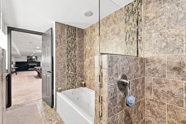 4424 W 70th St, Edina, MN 55435