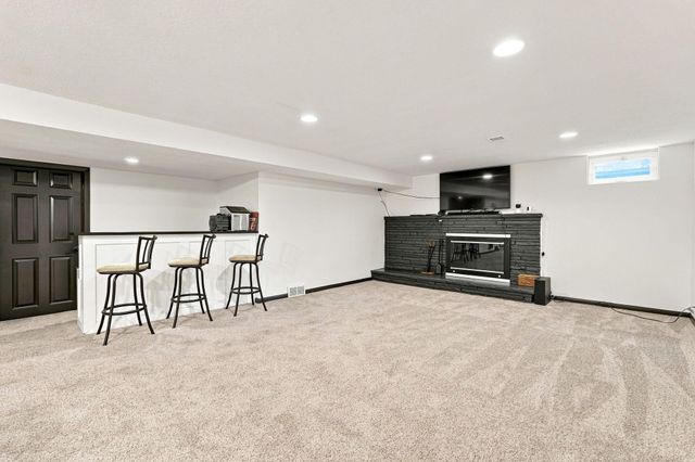 4424 W 70th St, Edina, MN 55435