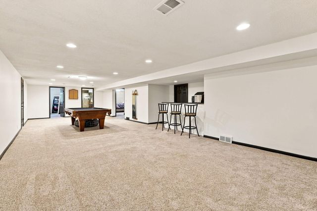 4424 W 70th St, Edina, MN 55435