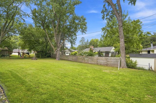 4424 W 70th St, Edina, MN 55435