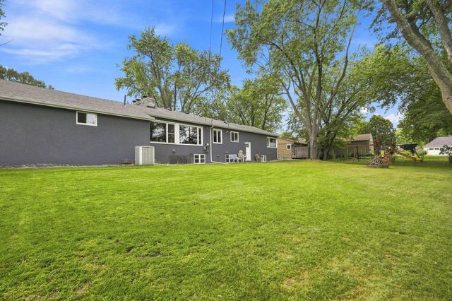 4424 W 70th St, Edina, MN 55435