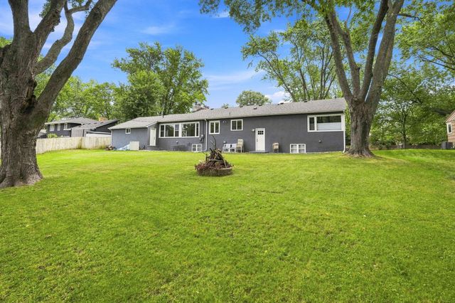4424 W 70th St, Edina, MN 55435