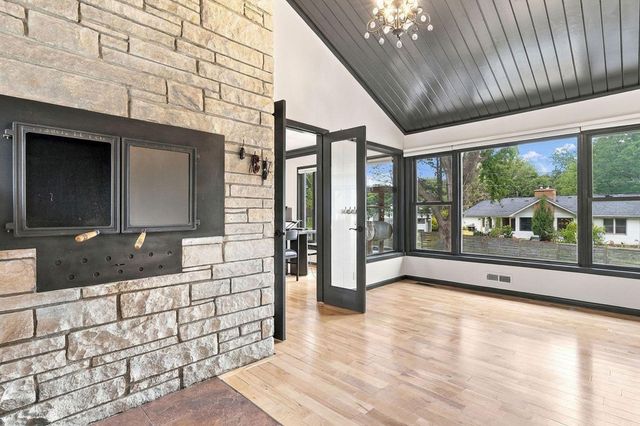 4424 W 70th St, Edina, MN 55435