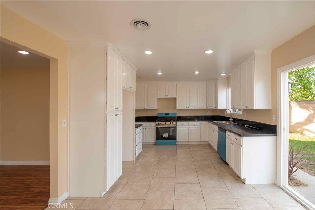 Image 19 of property listing at 23502 Kinard, Carson, CA 90745