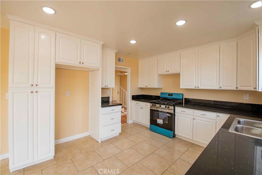 Image 20 of property listing at 23502 Kinard, Carson, CA 90745