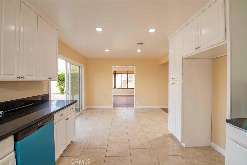 Image 25 of property listing at 23502 Kinard, Carson, CA 90745