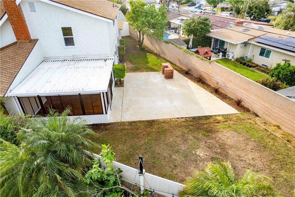 Image 5 of property listing at 23502 Kinard, Carson, CA 90745