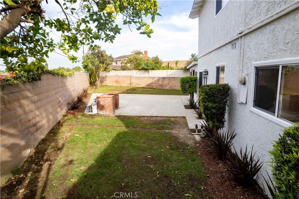 Image 6 of property listing at 23502 Kinard, Carson, CA 90745