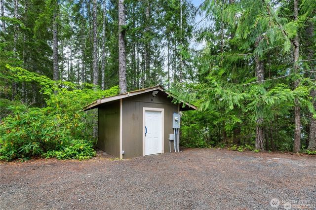 1341 N Potlatch Drive, Hoodsport, WA 98548