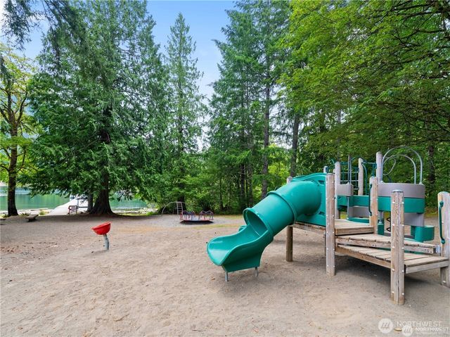 1341 N Potlatch Drive, Hoodsport, WA 98548