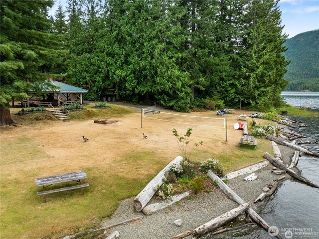 1341 N Potlatch Drive, Hoodsport, WA 98548