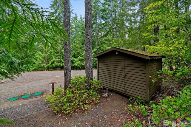 1341 N Potlatch Drive, Hoodsport, WA 98548