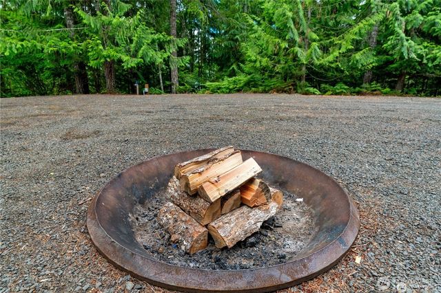 1341 N Potlatch Drive, Hoodsport, WA 98548