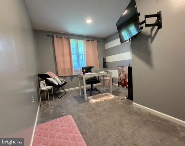 2030 LONGCOME DR, Wilmington, DE 19810