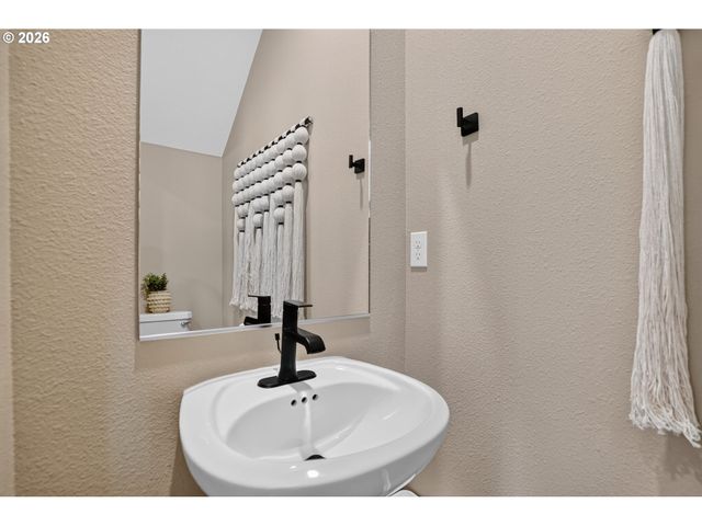5753 Basalt Ct, Springfield, OR 97478