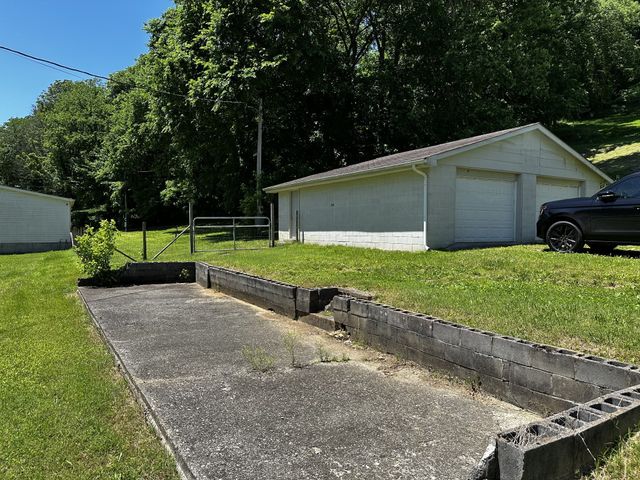 599 Defeated Creek Hwy, Carthage, TN 37030