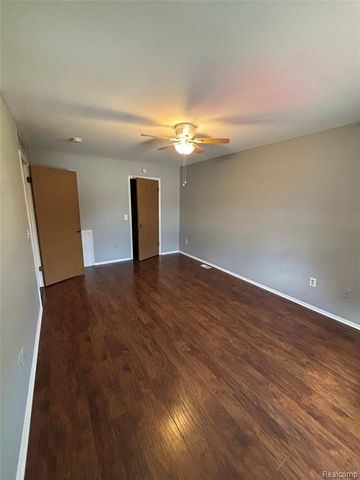 7751 Lake Ridge Dr Unit 28, Waterford, MI 48327