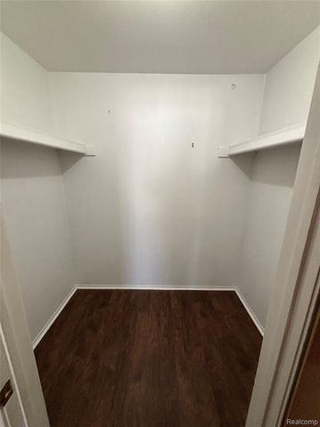 7751 Lake Ridge Dr Unit 28, Waterford, MI 48327