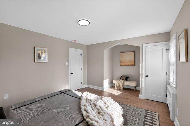 321 E GORGAS LN, Philadelphia, PA 19119