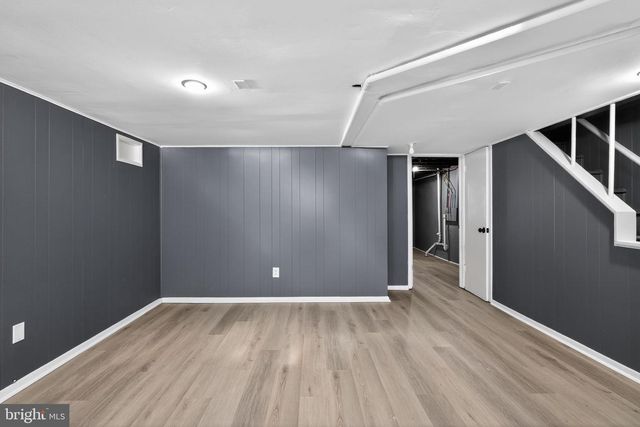 321 E GORGAS LN, Philadelphia, PA 19119