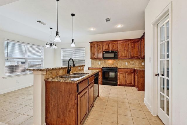 1527 San Carlos Drive, Van Alstyne, TX 75495