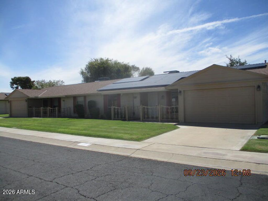 10643 W ROUNDELAY Circle, Sun City, AZ 85351 — photo 2