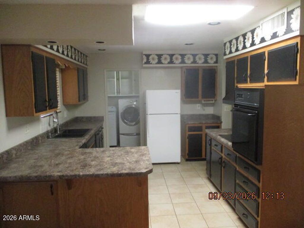 10643 W ROUNDELAY Circle, Sun City, AZ 85351 — photo 3