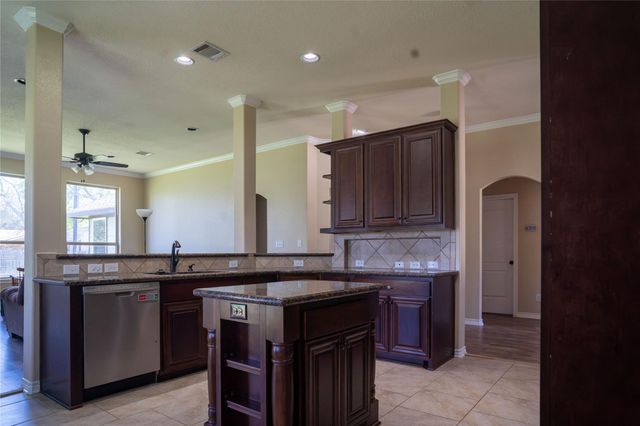 119 Hackberry Street, Louise, TX 77455