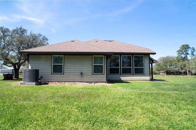 119 Hackberry Street, Louise, TX 77455