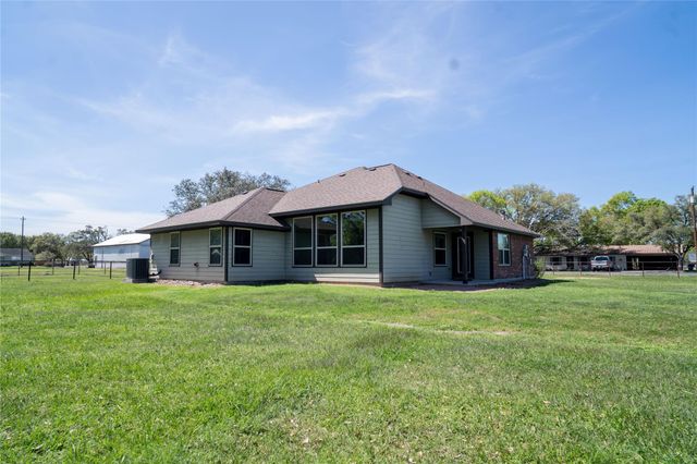 119 Hackberry Street, Louise, TX 77455