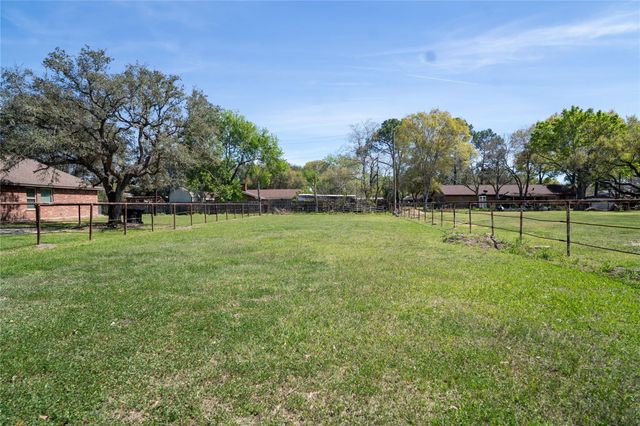 119 Hackberry Street, Louise, TX 77455