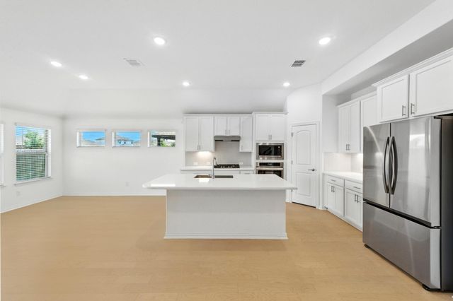 140 Periwinkle LN, Bastrop, TX 78602