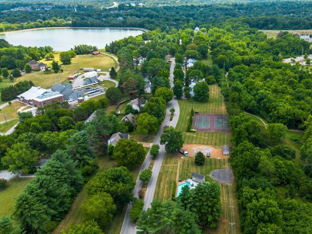 1244 Carriage Park Dr, Franklin, TN 37064