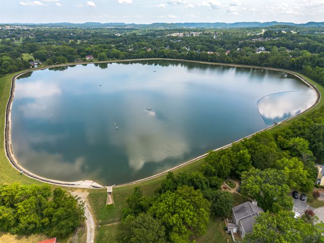 1244 Carriage Park Dr, Franklin, TN 37064