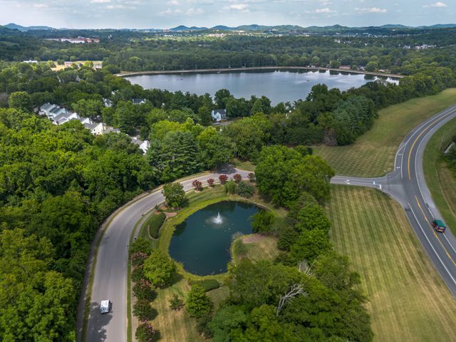 1244 Carriage Park Dr, Franklin, TN 37064