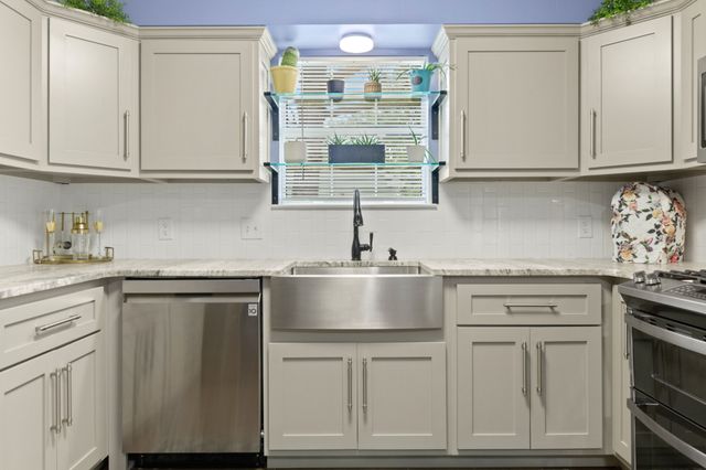 1244 Carriage Park Dr, Franklin, TN 37064