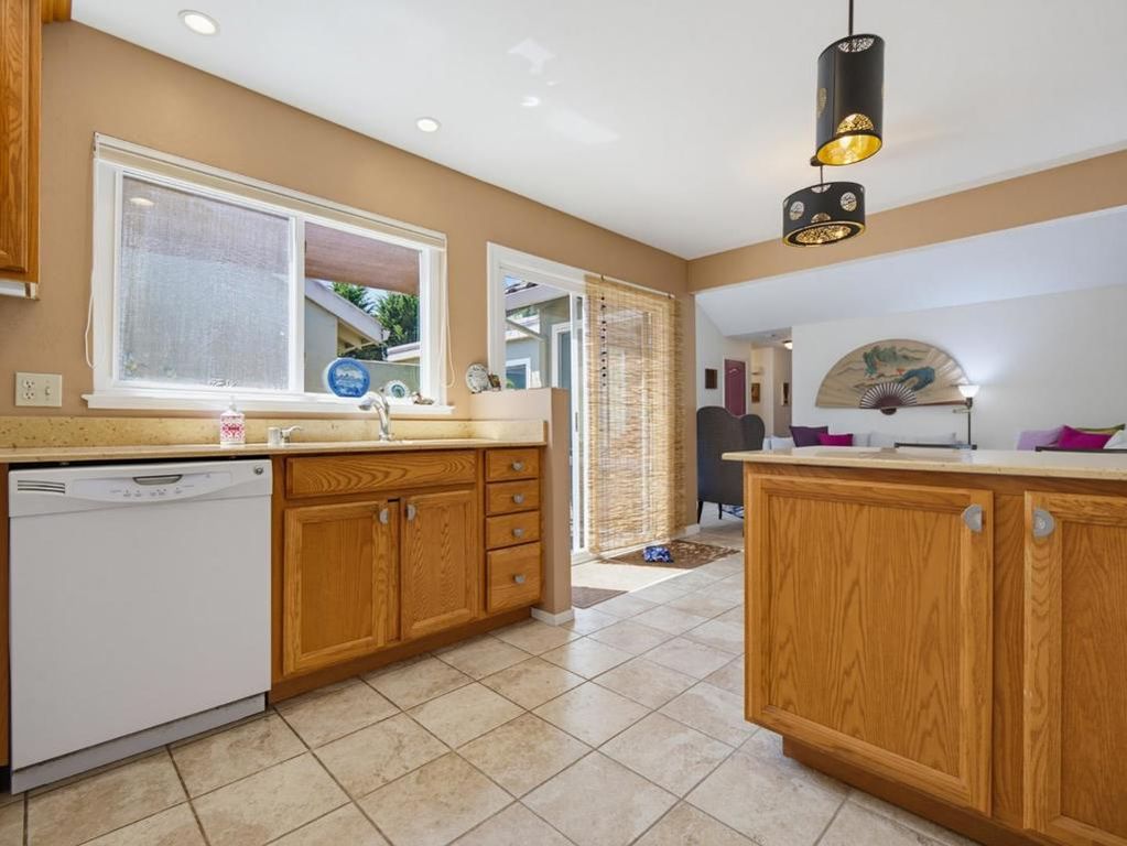 Image 10 of property listing at 186 Crestview Court, Watsonville, CA 95076