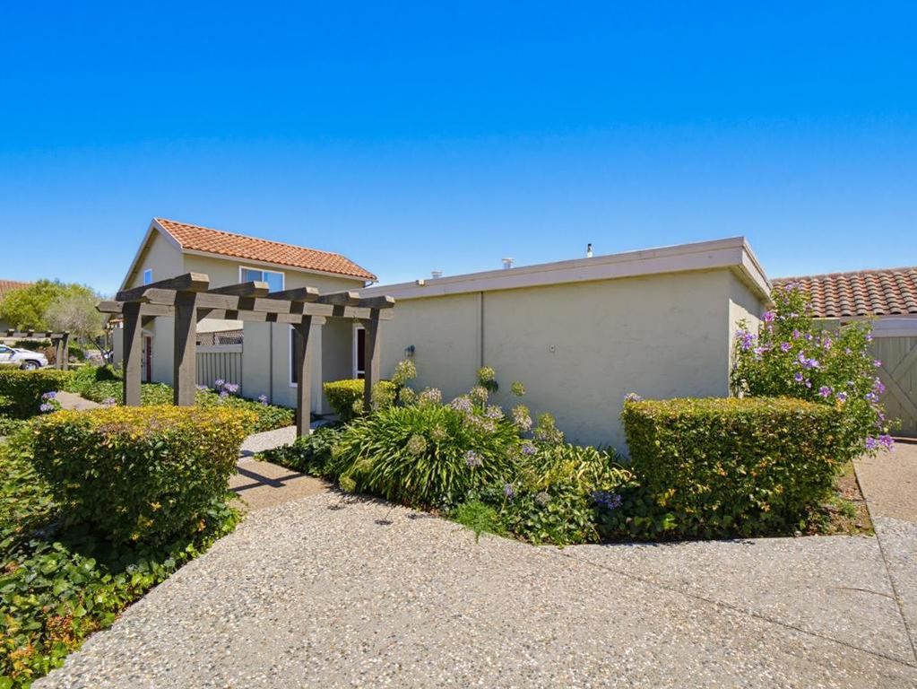 Image 2 of property listing at 186 Crestview Court, Watsonville, CA 95076