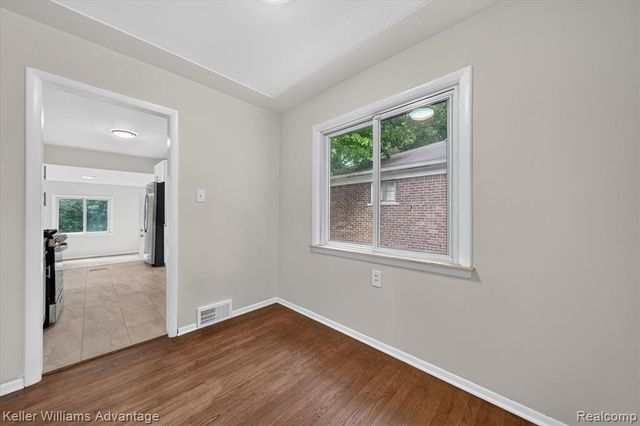 21681 Sussex Street, Oak Park, MI 48237