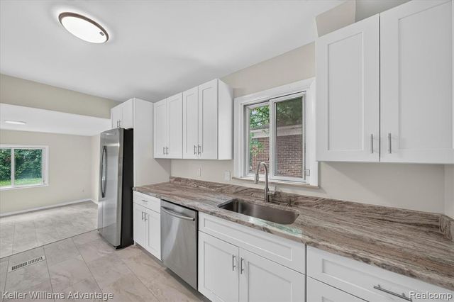 21681 Sussex Street, Oak Park, MI 48237