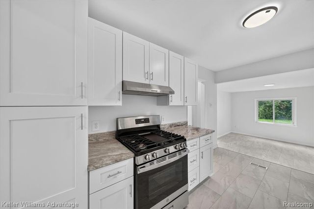 21681 Sussex Street, Oak Park, MI 48237