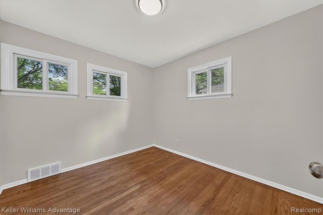 21681 Sussex Street, Oak Park, MI 48237