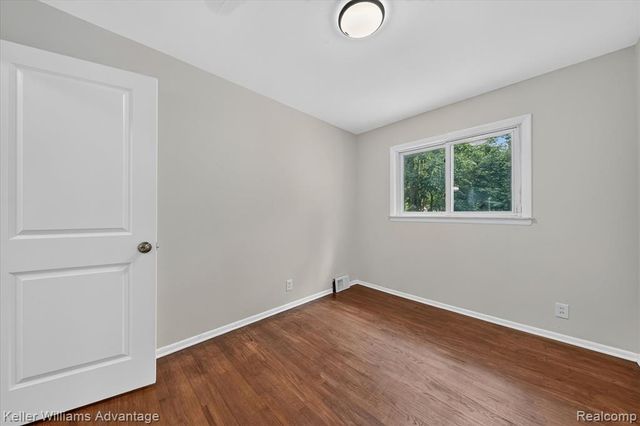 21681 Sussex Street, Oak Park, MI 48237