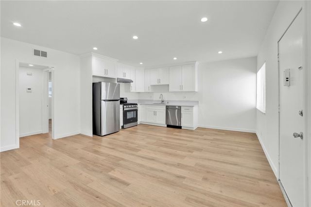 13018 Valleyheart Drive 4, Studio City, CA 91604