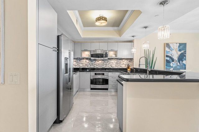 2650 Lake Shore Drive 302, Riviera Beach, FL 33404