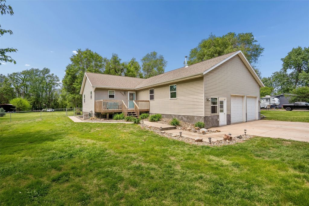 6380 NW 54th Court, Johnston, IA 50131